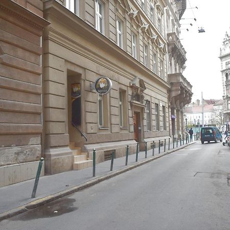 Yes, Yes! Lovely Apartment Good Amenities Budapest Center Exteriér fotografie