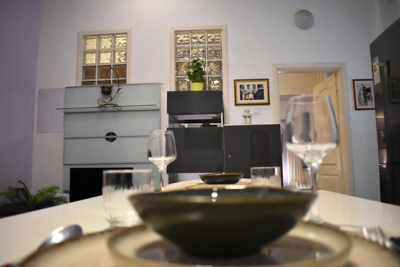 Yes, Yes! Lovely Apartment Good Amenities Budapest Center Exteriér fotografie