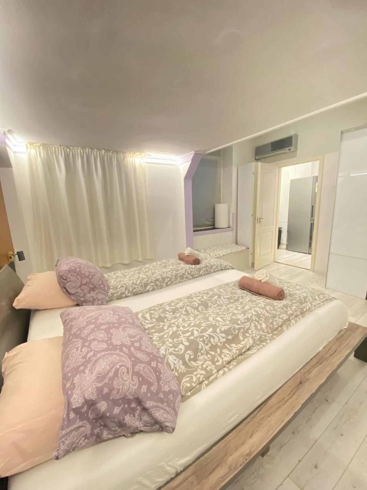 Yes, Yes! Lovely Apartment Good Amenities Budapest Center Exteriér fotografie